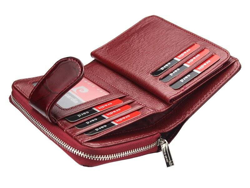 Lakierowany, pionowy portfel damski ze skóry naturalnej - Pierre Cardin - obrazek 2