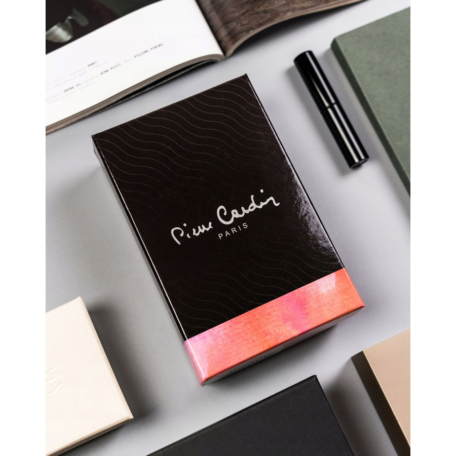 Mały, pionowy portfel ze skóry naturalnej lakierowanej z motywem liści - Pierre Cardin - obrazek 10