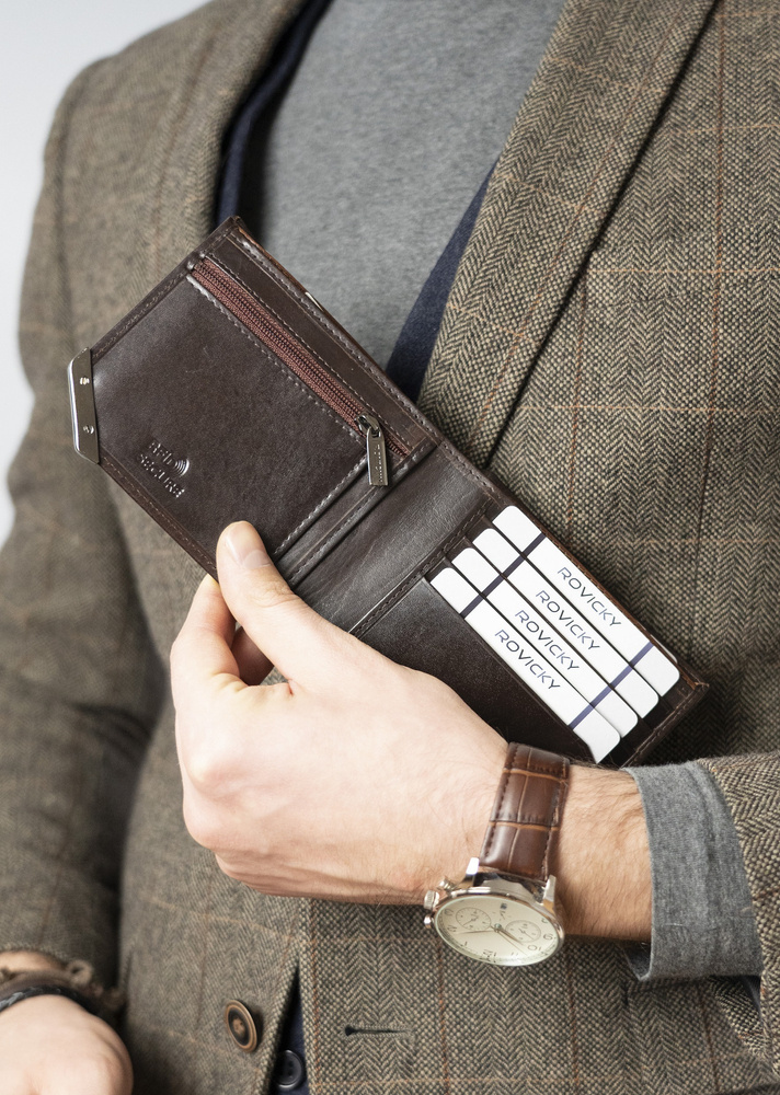 Poziomy portfel męski ze srebrnym akcentem, skóra naturalna licowa — Rovicky - obrazek 11