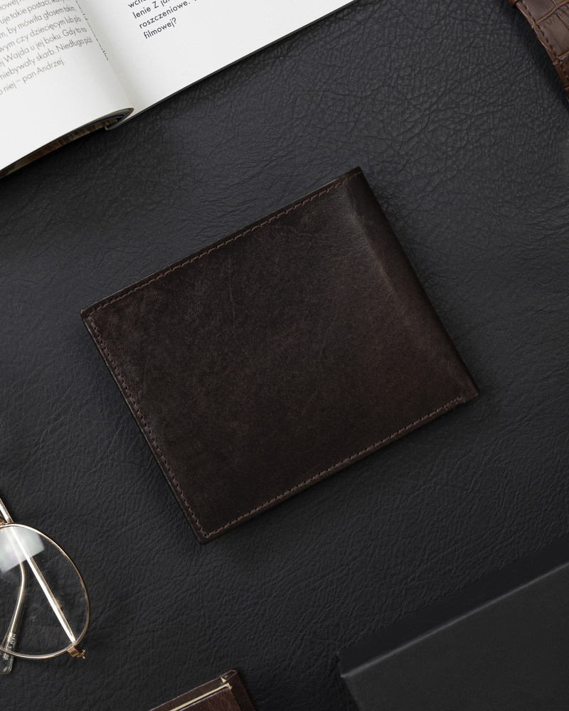 Poziomy portfel męski ze srebrnym akcentem, skóra naturalna licowa — Rovicky - obrazek 3