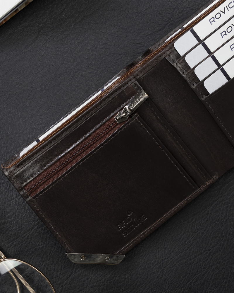 Poziomy portfel męski ze srebrnym akcentem, skóra naturalna licowa — Rovicky - obrazek 9