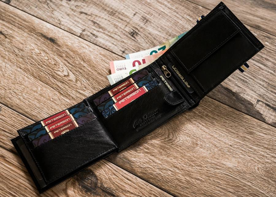 Skórzany portfel męski w orientacji poziomej - Peterson - obrazek 7