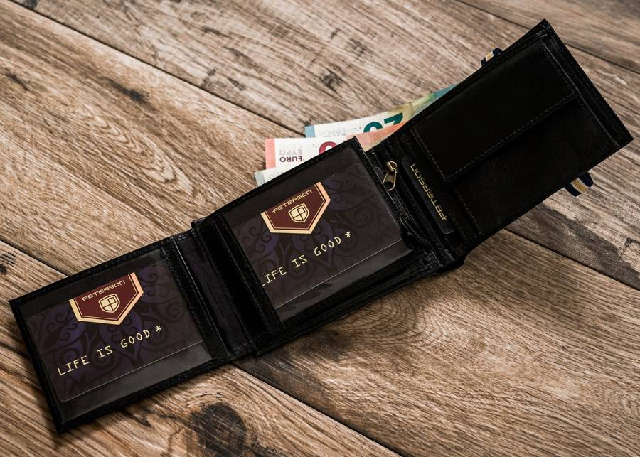 Skórzany portfel męski w orientacji poziomej - Peterson - obrazek 8