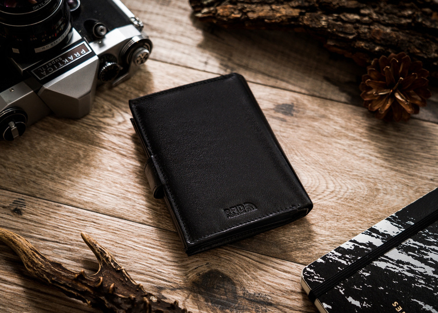 Skórzany portfel męski z zapięciem - Peterson - obrazek 4