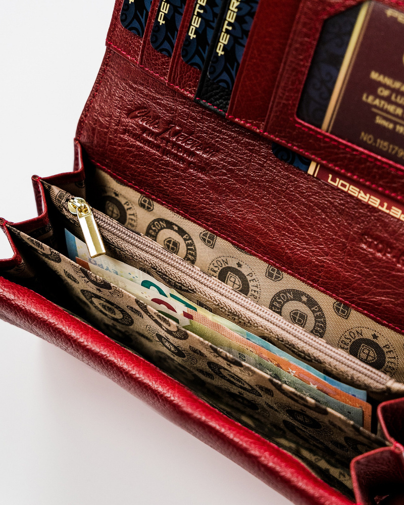 Lakierowany portfel z elegancki wzorem croco - Peterson - obrazek 7