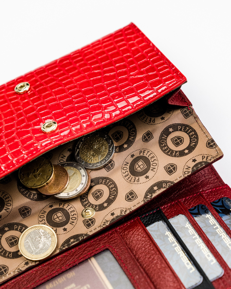 Lakierowany portfel z elegancki wzorem croco - Peterson - obrazek 6