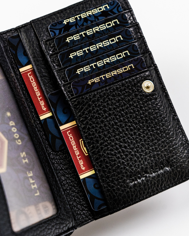 Pionowy, skórzany portfel z wężowym wzorem - Peterson - obrazek 8