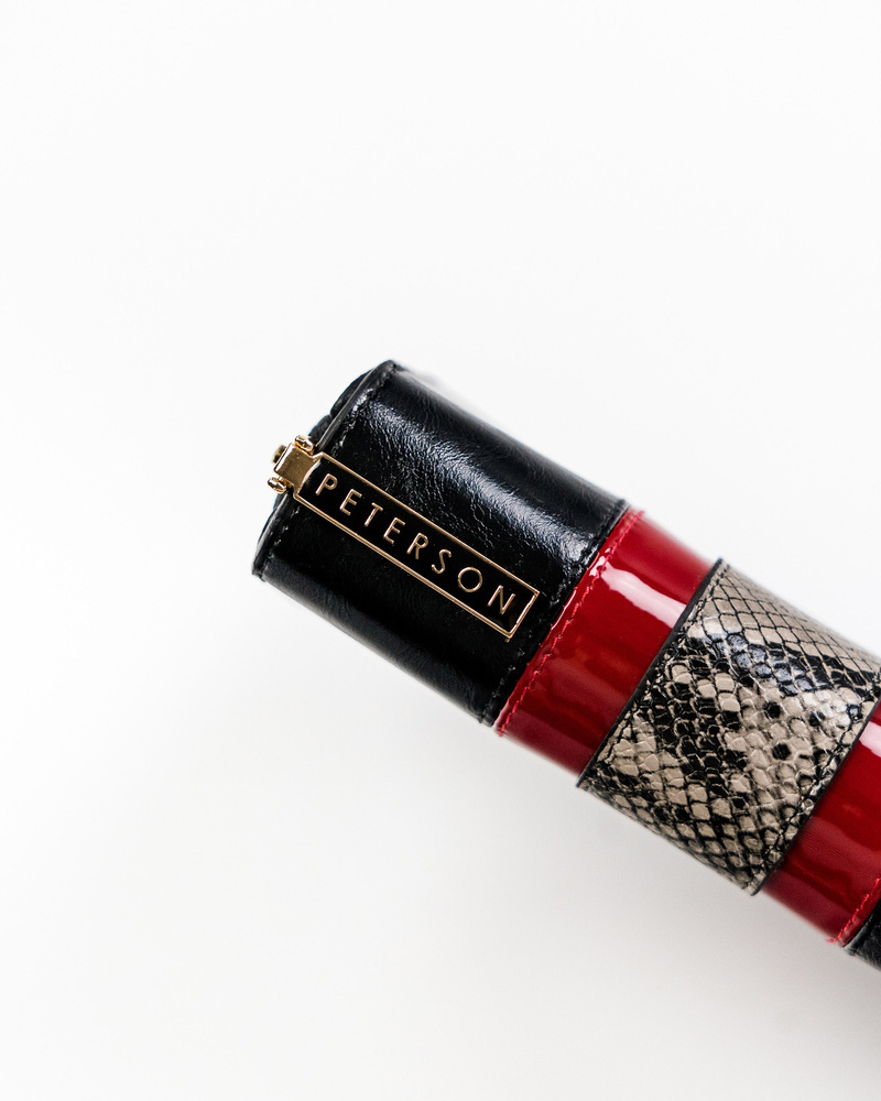 Pionowy, skórzany portfel z wężowym wzorem - Peterson - obrazek 9