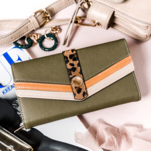 Duży portfel damski z kopertową klapą - LuluCastagnette