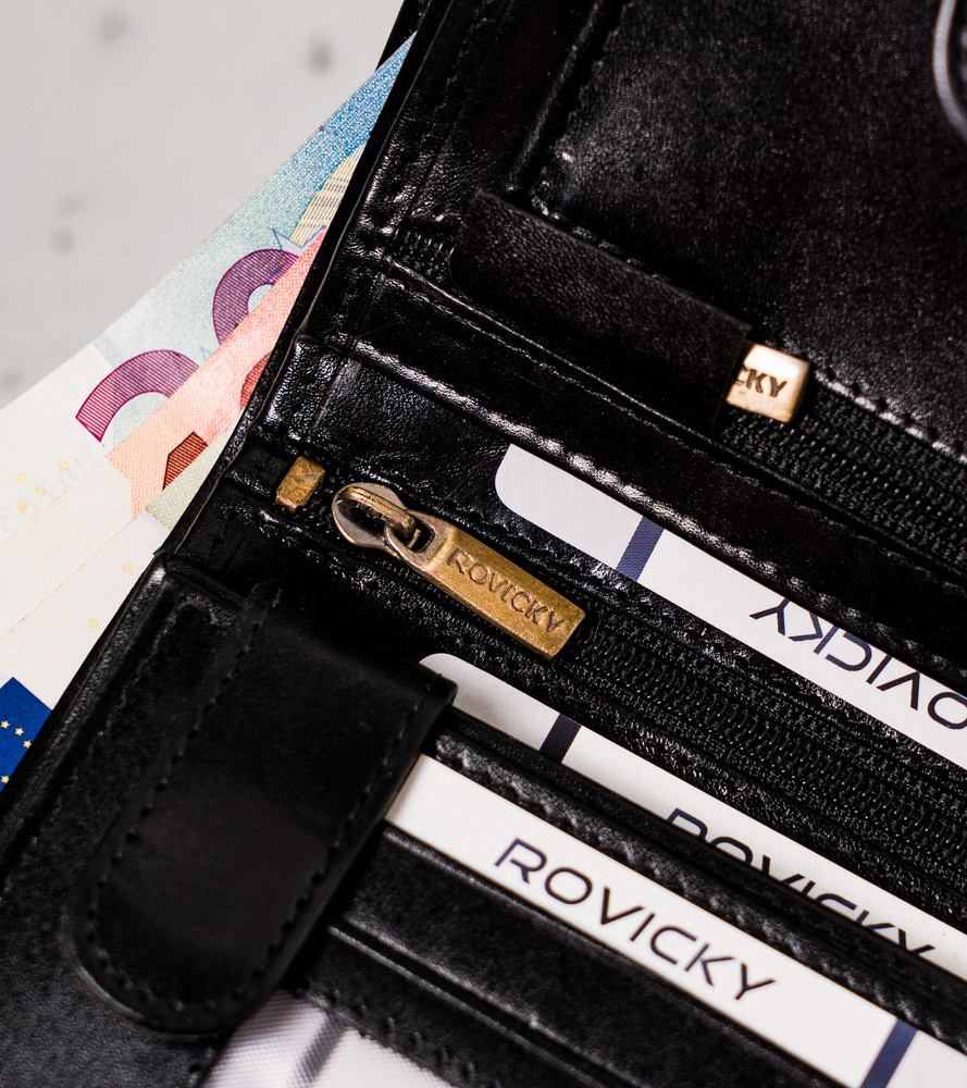 Elegancki portfel męski z wysokojakościowej skóry naturalnej — Rovicky - obrazek 10