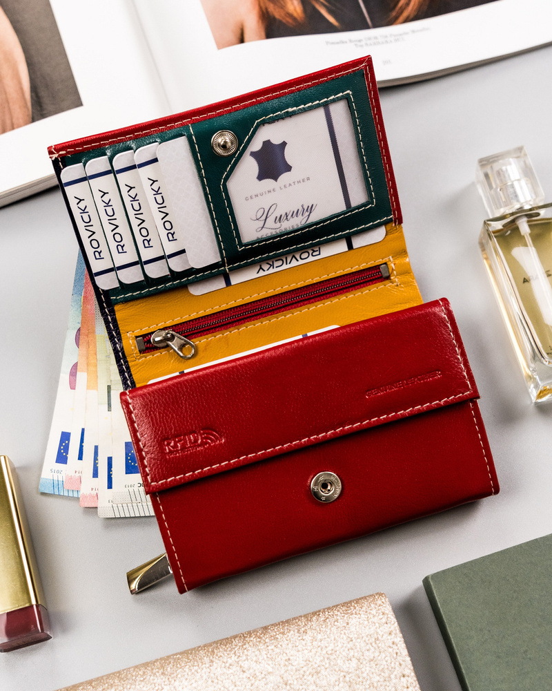 Skórzany portfel damski zamykany na zatrzask - Rovicky - obrazek 5