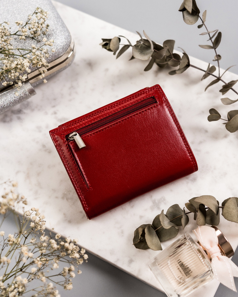 Skórzany portfel damski z ozdobnym zapięciem - Rovicky - obrazek 4