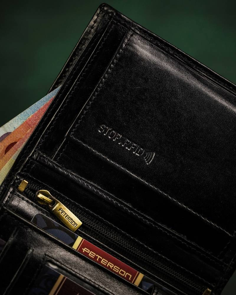 Skórzany portfel męski bez zapięcia zewnętrznego — Peterson - obrazek 9