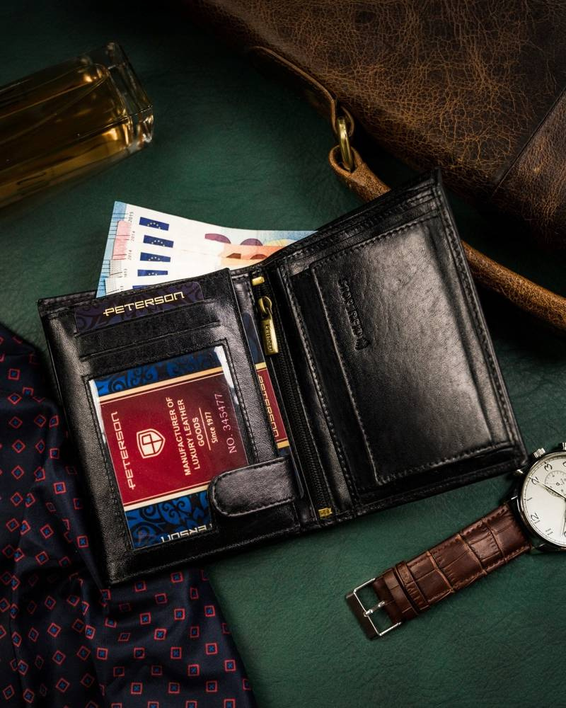 Skórzany portfel męski bez zapięcia zewnętrznego — Peterson - obrazek 4