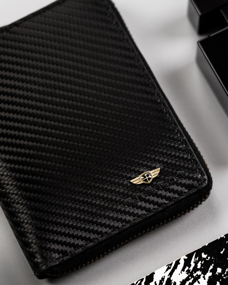 Skórzany portfel na zamek z powłoką carbon - Peterson - obrazek 9