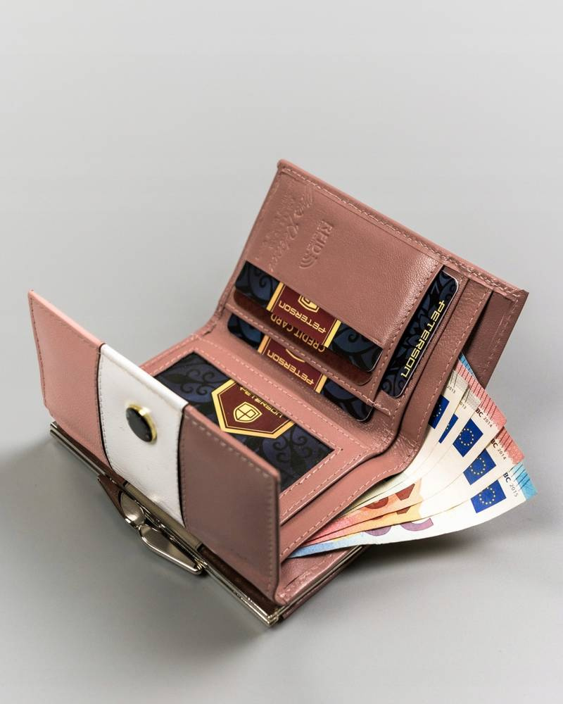 Mały, skórzany portfel damski z systemem RFID - Peterson - obrazek 8