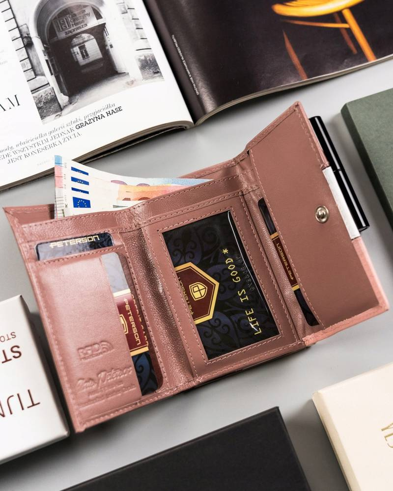 Mały, skórzany portfel damski z systemem RFID - Peterson - obrazek 7