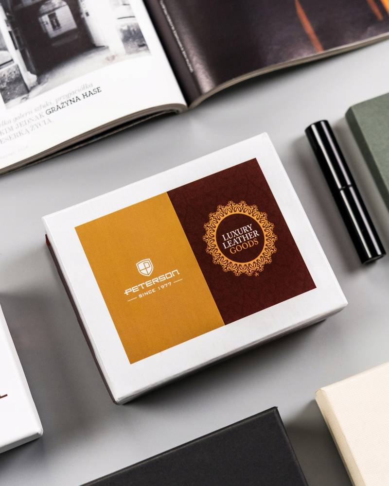 Mały, skórzany portfel damski z systemem RFID - Peterson - obrazek 10