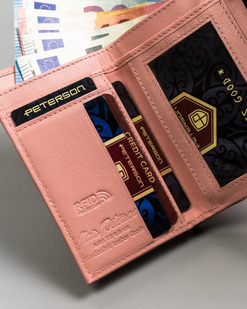 Mały, skórzany portfel damski z systemem RFID - Peterson - obrazek 8