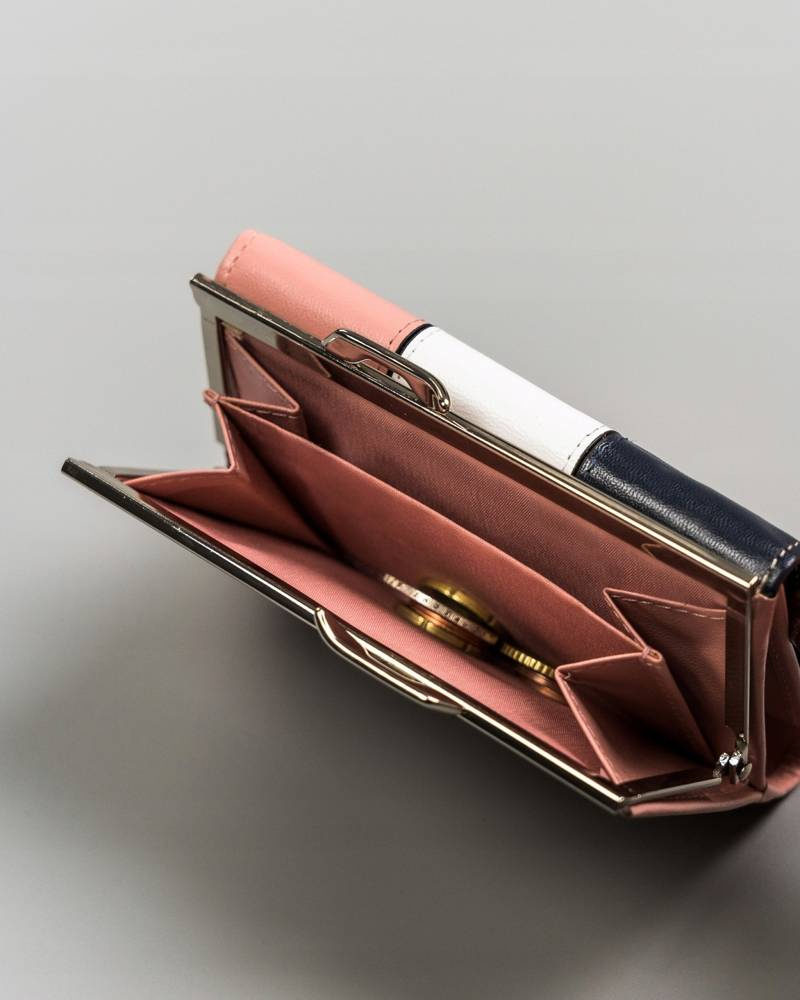 Mały, skórzany portfel damski z systemem RFID - Peterson - obrazek 9