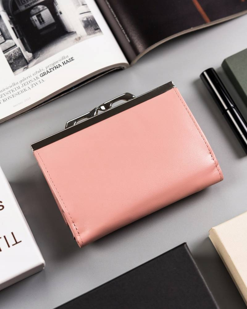 Mały, skórzany portfel damski z systemem RFID - Peterson - obrazek 4