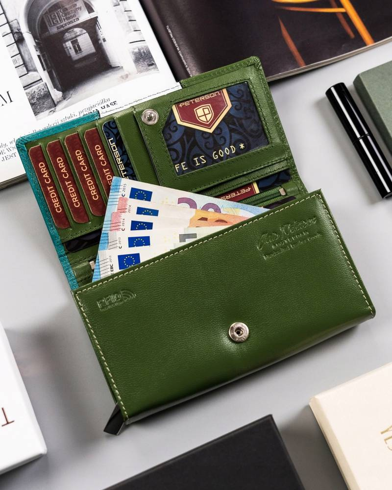 Skórzany portfel damski na zatrzask - Peterson - obrazek 5