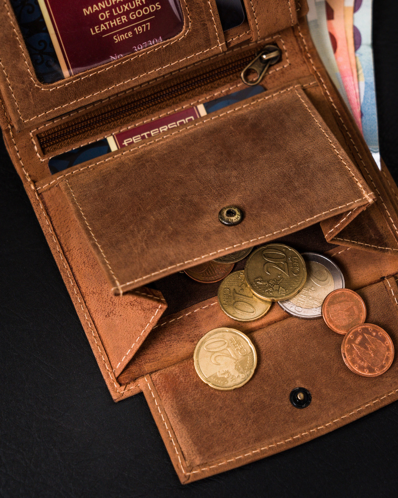 Skórzany portfel męski na karty - Peterson - obrazek 10