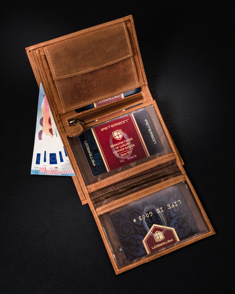 Skórzany portfel męski na karty - Peterson - obrazek 8
