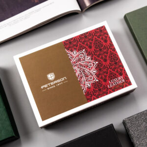 Średnich rozmiarów, skórzany portfel damski - Peterson