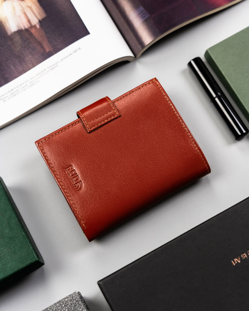 Średnich rozmiarów, skórzany portfel damski - Peterson - obrazek 6