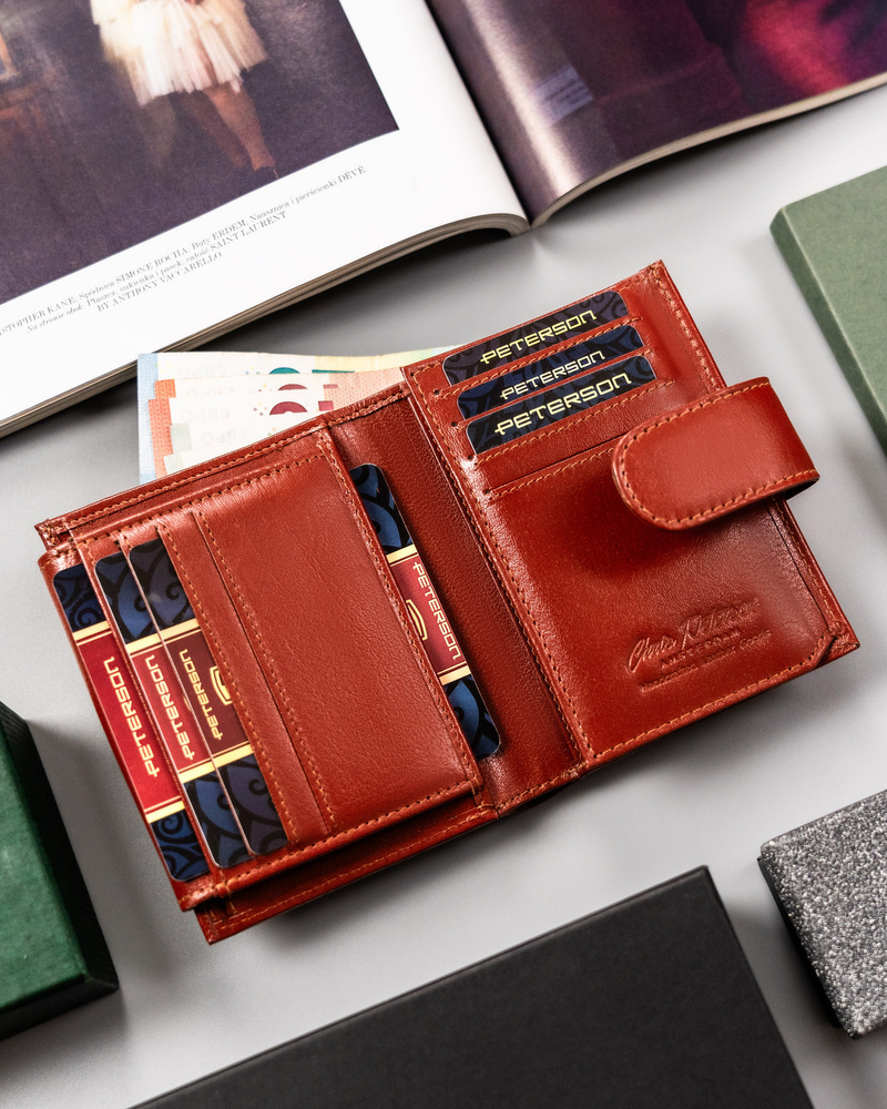 Średnich rozmiarów, skórzany portfel damski - Peterson - obrazek 7