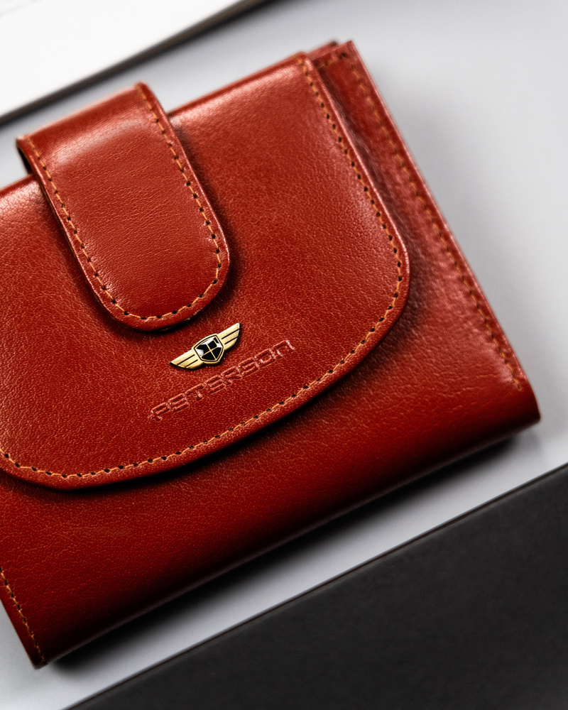 Średnich rozmiarów, skórzany portfel damski - Peterson - obrazek 5