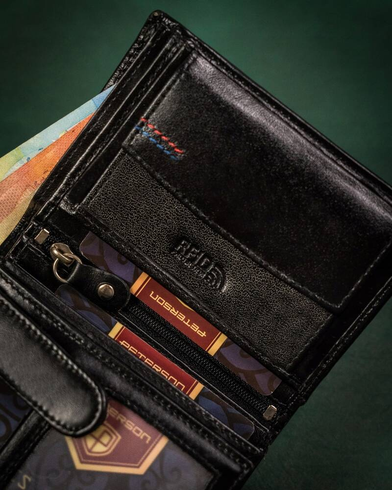 Zestaw prezentowy: skórzany portfel męski i brelok - Peterson - obrazek 10