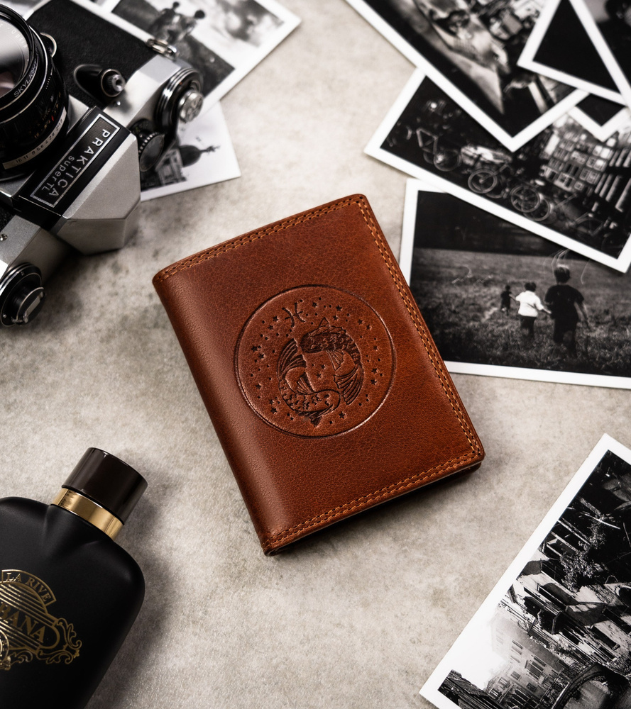 Duży, skórzany portfel męski z wytłoczonym znakiem zodiaku - Peterson - obrazek 2