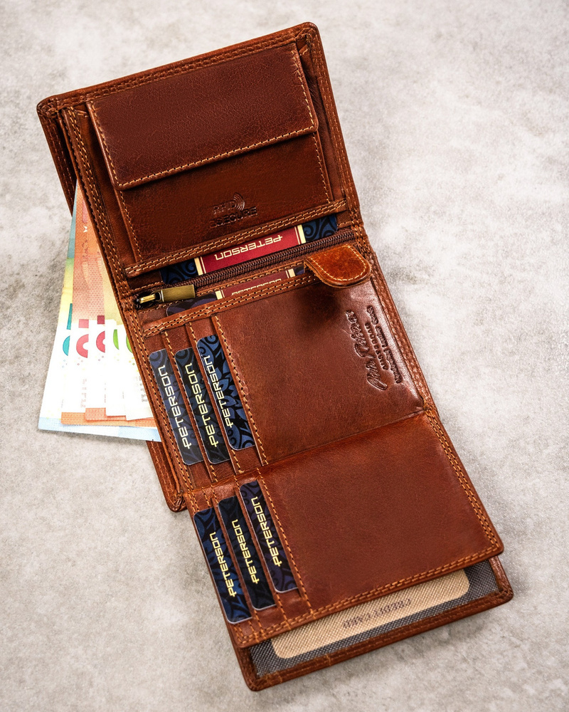 Duży, skórzany portfel męski z wytłoczonym znakiem zodiaku - Peterson - obrazek 7