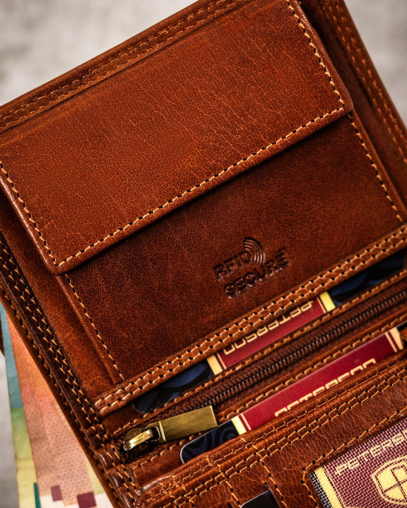 Duży, skórzany portfel męski z wytłoczonym znakiem zodiaku - Peterson - obrazek 10