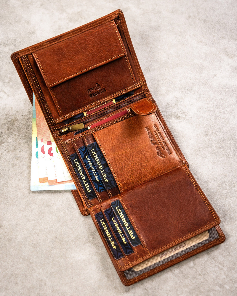 Duży, skórzany portfel męski z wytłoczonym znakiem zodiaku - Peterson - obrazek 8