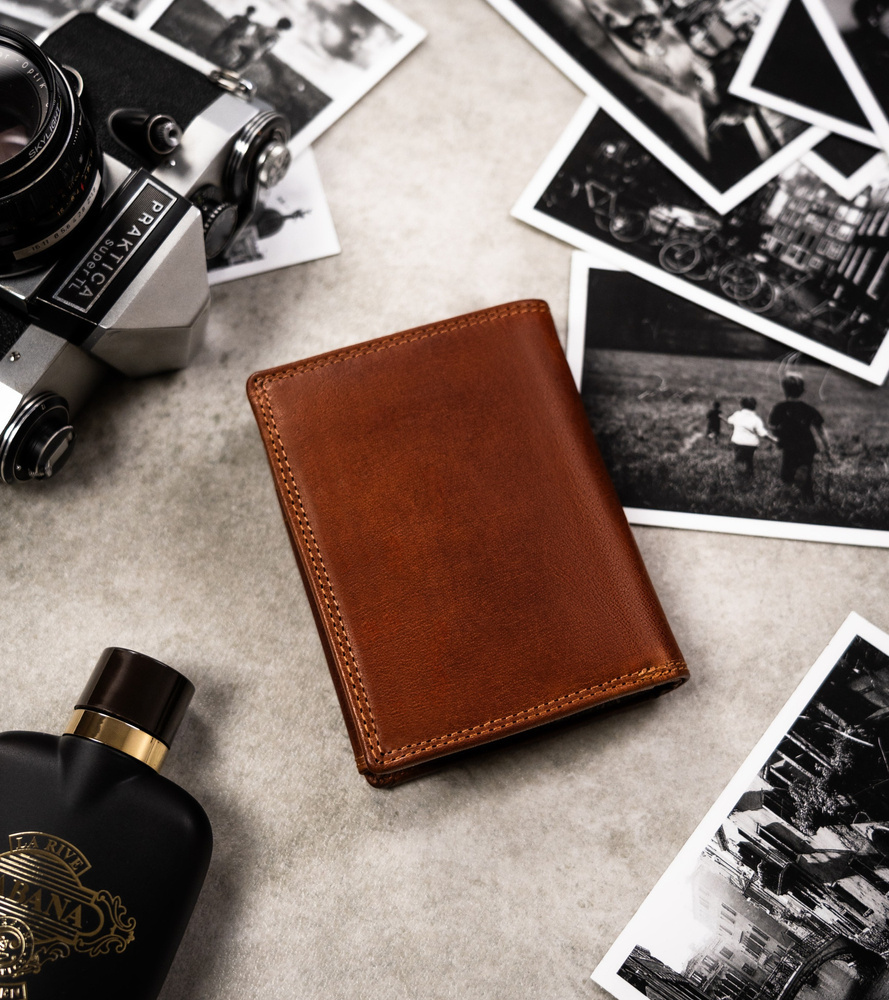 Duży, skórzany portfel męski z wytłoczonym znakiem zodiaku - Peterson - obrazek 4