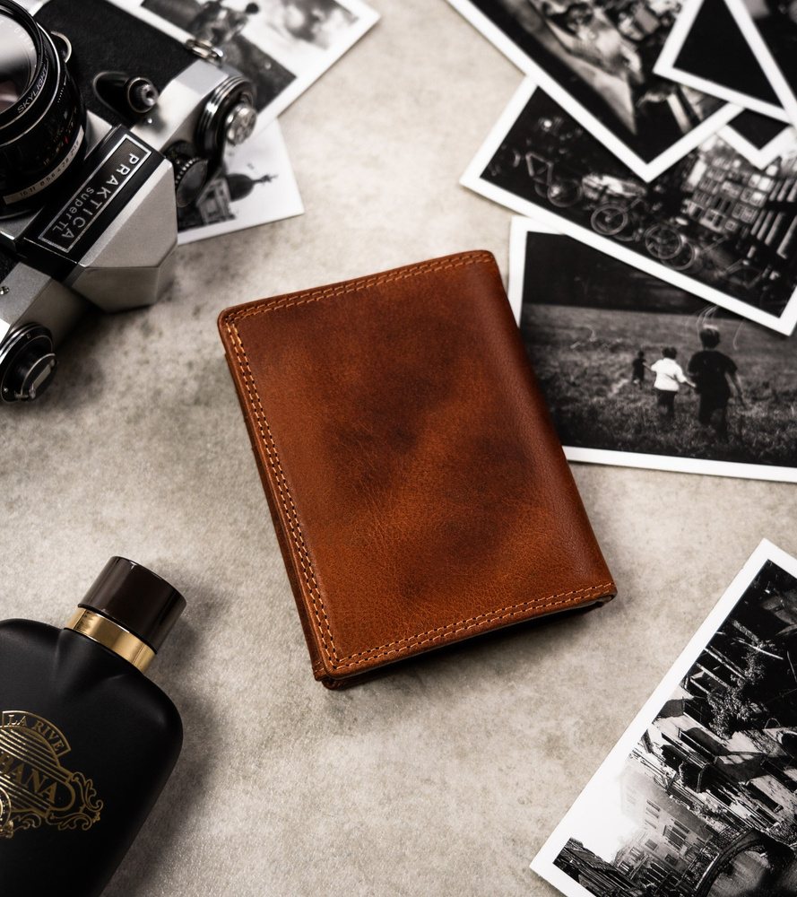 Duży, skórzany portfel męski z wytłoczonym znakiem zodiaku - Peterson - obrazek 4