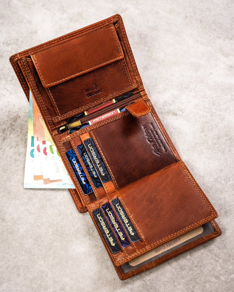 Duży, skórzany portfel męski z wytłoczonym znakiem zodiaku - Peterson - obrazek 7