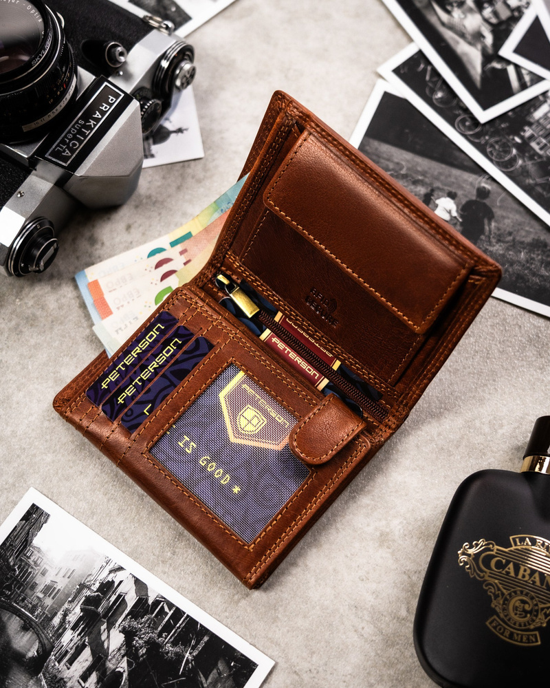 Duży, skórzany portfel męski z wytłoczonym znakiem zodiaku - Peterson - obrazek 6