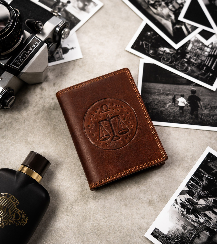 Duży, skórzany portfel męski z wytłoczonym znakiem zodiaku - Peterson - obrazek 2