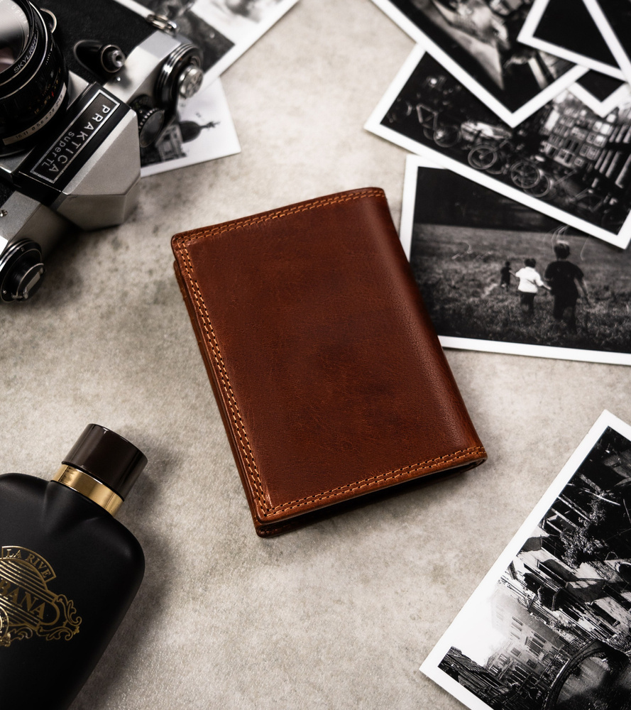 Duży, skórzany portfel męski z wytłoczonym znakiem zodiaku - Peterson - obrazek 4