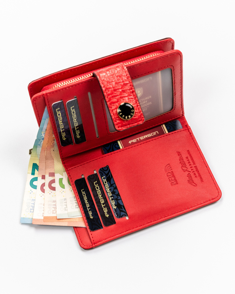 Portfel damski w orientacji pionowej ze skóry ekologicznej zdobionej tłoczeniem - Peterson - obrazek 9