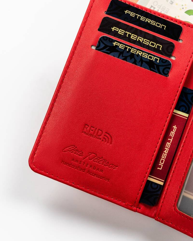 Portfel damski w orientacji pionowej ze skóry ekologicznej zdobionej tłoczeniem - Peterson - obrazek 6