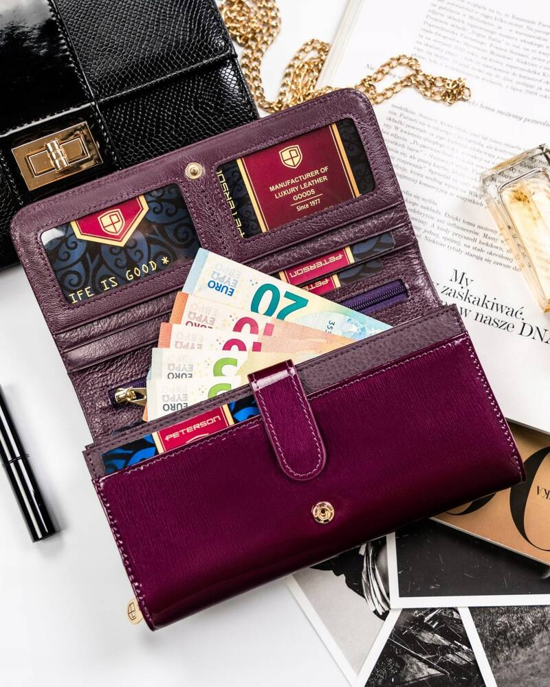 Skórzany, lakierowany portfel damski z miejscem na długopis - Peterson - obrazek 5
