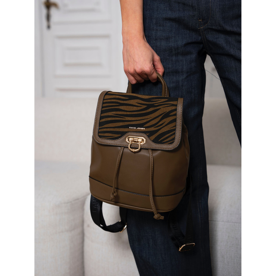 Miejski plecak damski z klapką wykonany ze skóry ekologicznej - David Jones - obrazek 3