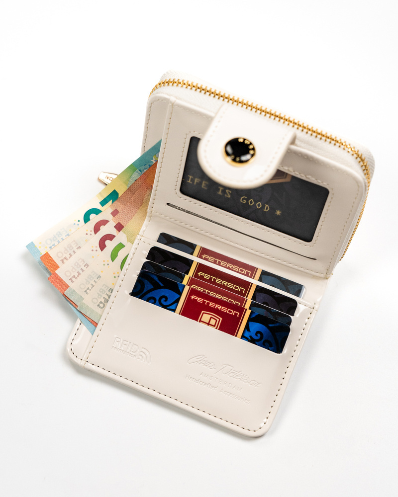 Mały portfel damski ze skóry ekologicznej na zatrzask i suwak - Peterson - obrazek 6