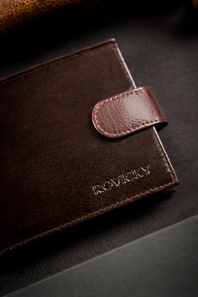 Duży portfel męski ze skóry naturalnej zapinany na zatrzask - Rovicky - obrazek 3