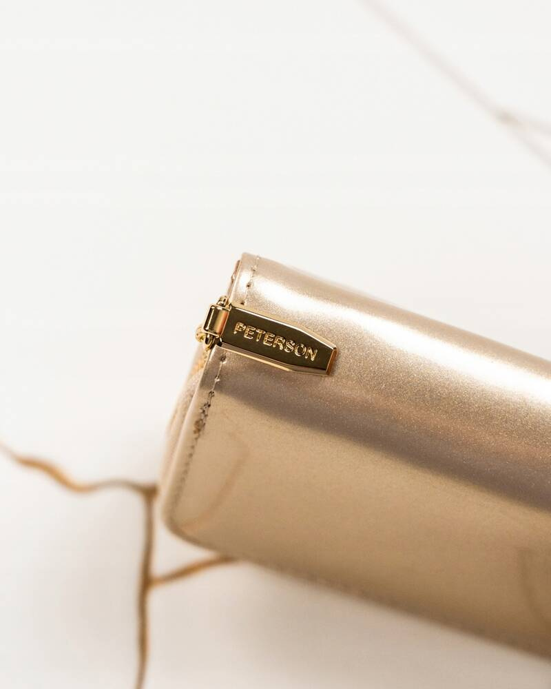 Elegancki portfel damski z lakierowanej skóry ekologicznej - Peterson - obrazek 10